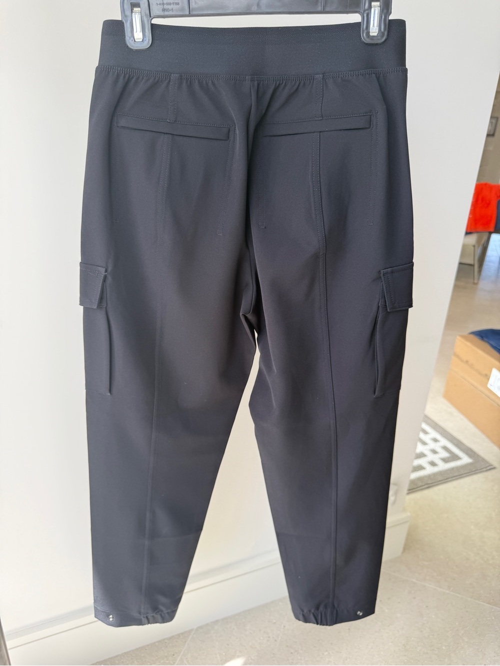 Women’s, Endless High-Rise Cargo Pants - Black, size 4 - Picture 3 of 4